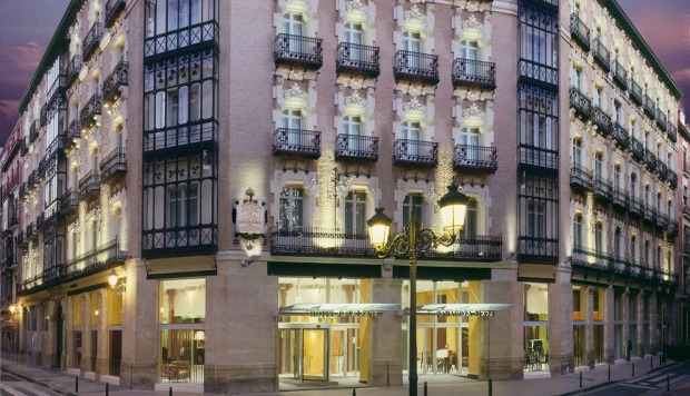Fachada Hotel Catalonia El Pilar