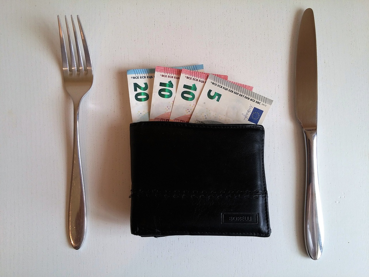 Tipping in Spain What you need to know Catalonia Hotels & Resorts Blog