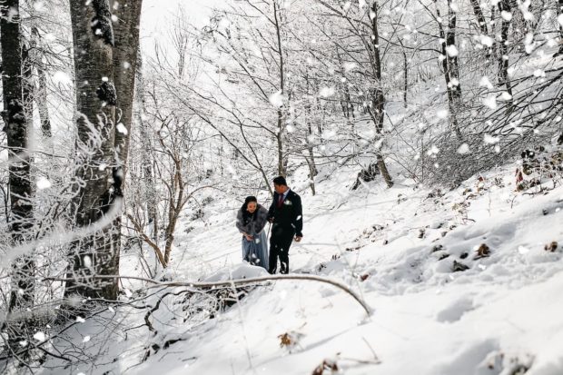 Two people on their wedding day in the snow
