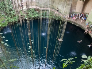 Cenote en Riviera Maya