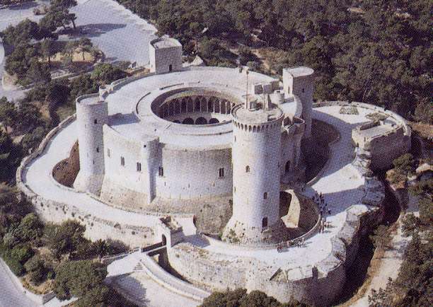 Castillo de Bellver - Escapadas a Mallorca