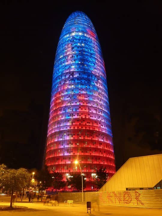 rascacielos de barcelona torre agbar