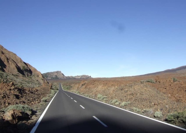 Carretera sin coches en Tenerife