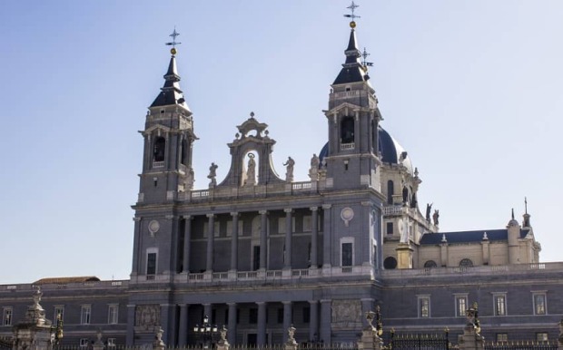 catedral almudena en madrid austrias