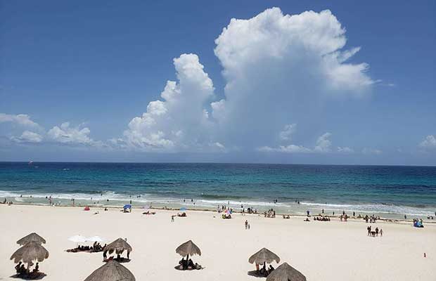 CancÃºn Playa Delfines