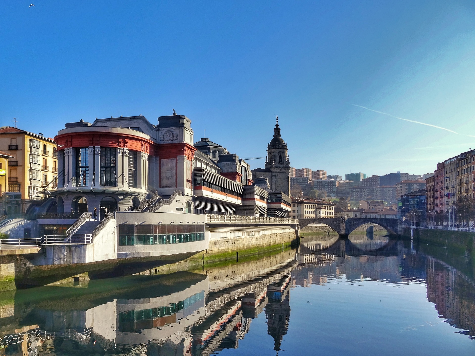 Mercado y ría de Bilbao