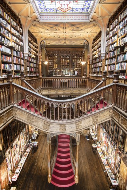 Interior de la librería Lello de Oporto