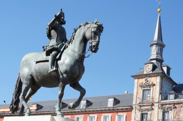 Plaza Mayor y estatua de Felipe II