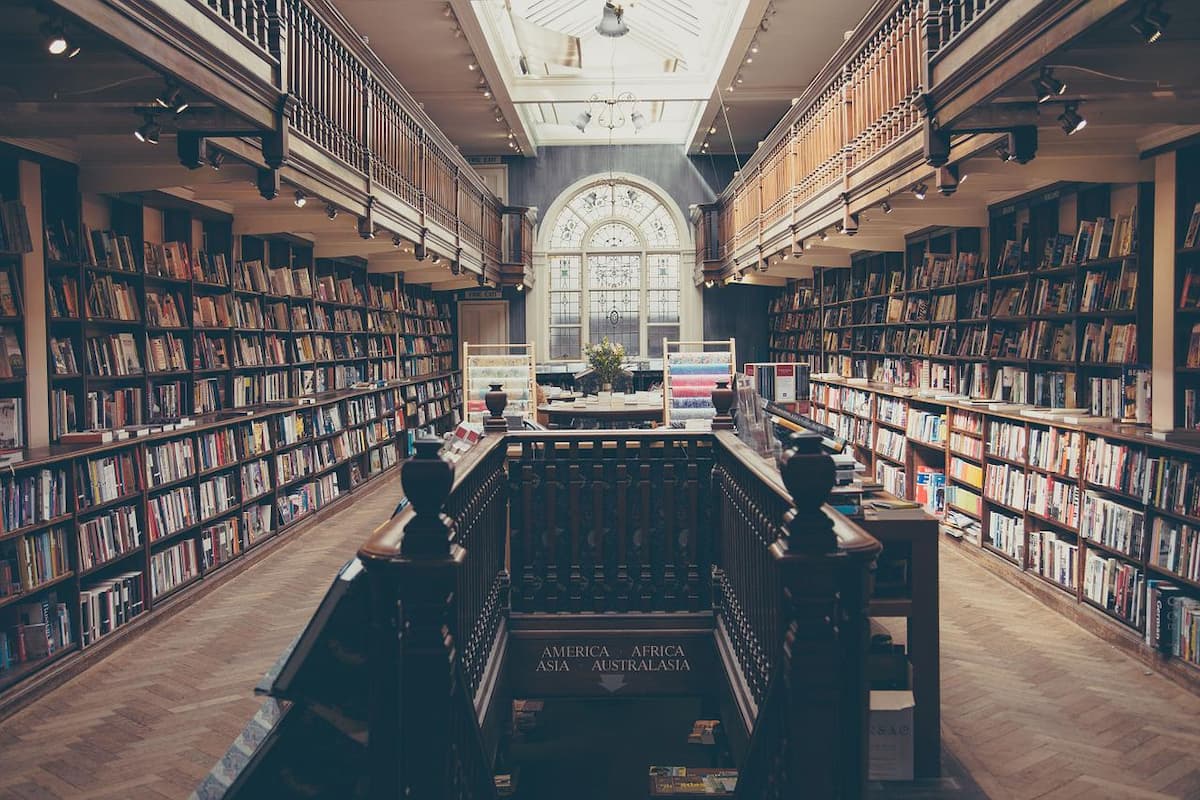 Foto de la biblioteca de una universidad