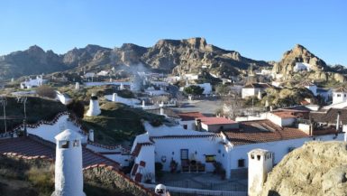 Panorámica del pueblo y la sierra de Guadix