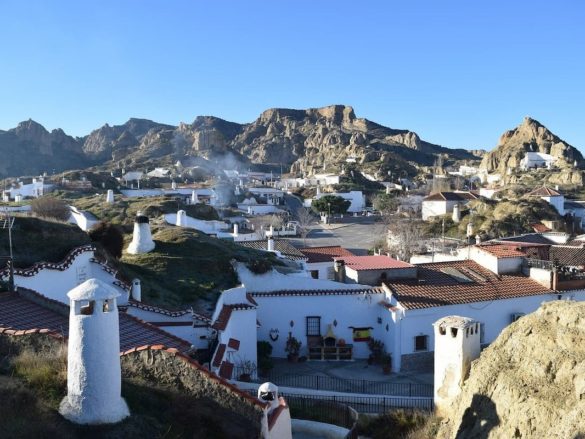 Panorámica del pueblo y la sierra de Guadix