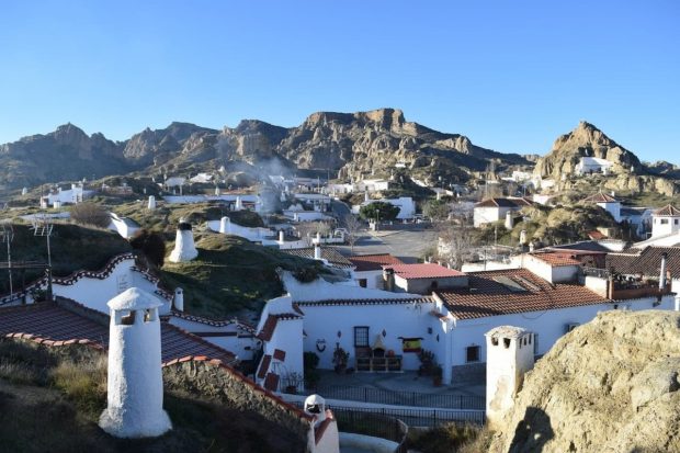 Panorámica del pueblo y la sierra de Guadix