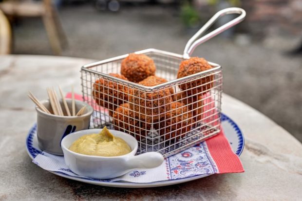 Bitterballen, croqueta de Holanda y Bélgica