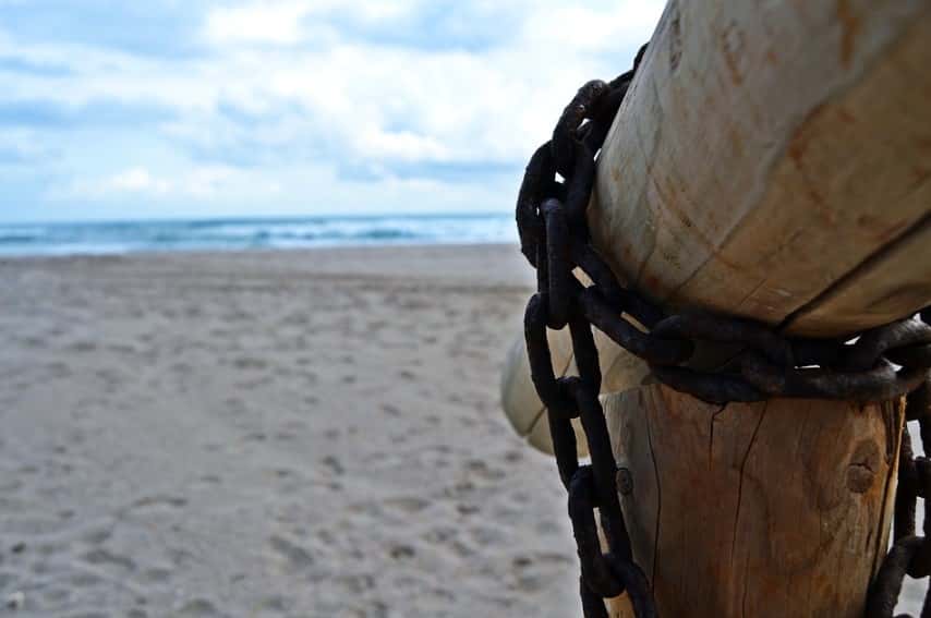 arana playa en pueblo costero de murcia