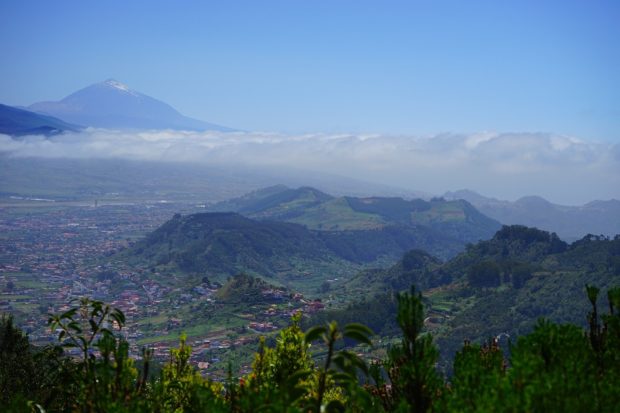 Vistas de Tenerife y el Teide de fondo