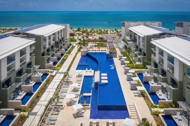 Piscina de actividades Caribe