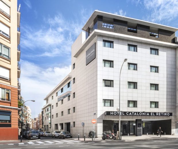 Fachada hotel Catalonia El Retiro