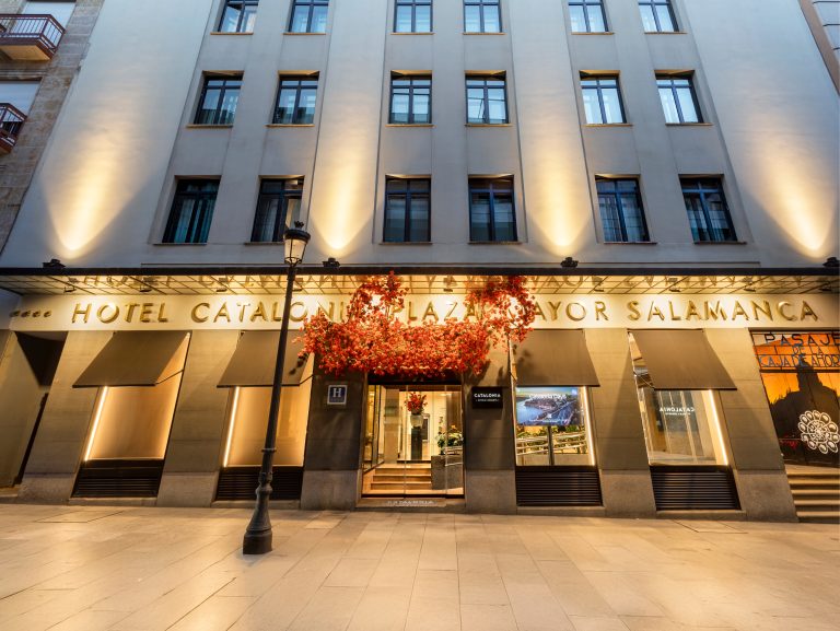 CataloniaPlazaMayorSalamanca_Hero