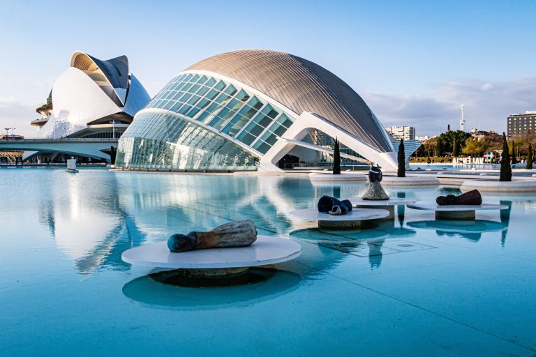 Spiegelung Oper und Kino in der ciudad de las artes y las scienc