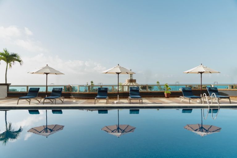 Piscina del hotel Catalonia Santo Domingo