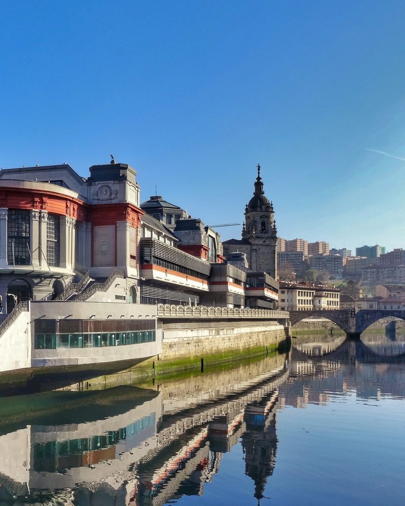 Mercado y ría de Bilbao