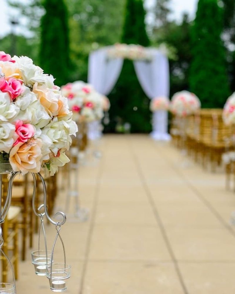 Arreglos para la celebración de una boda en un jardín