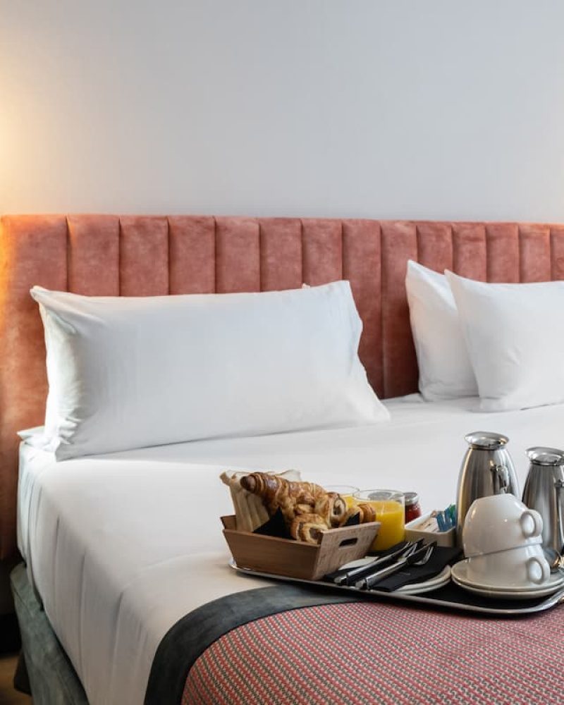 habitacion-catalonia-vondel-room-service