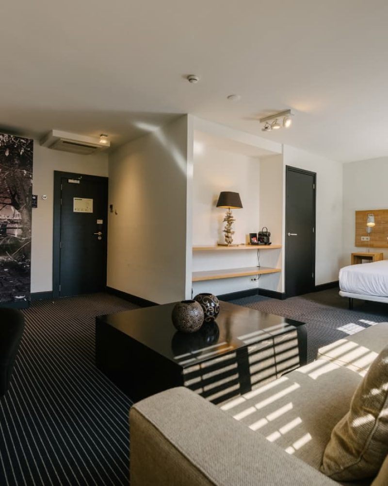 hotel-luxury-bedroom