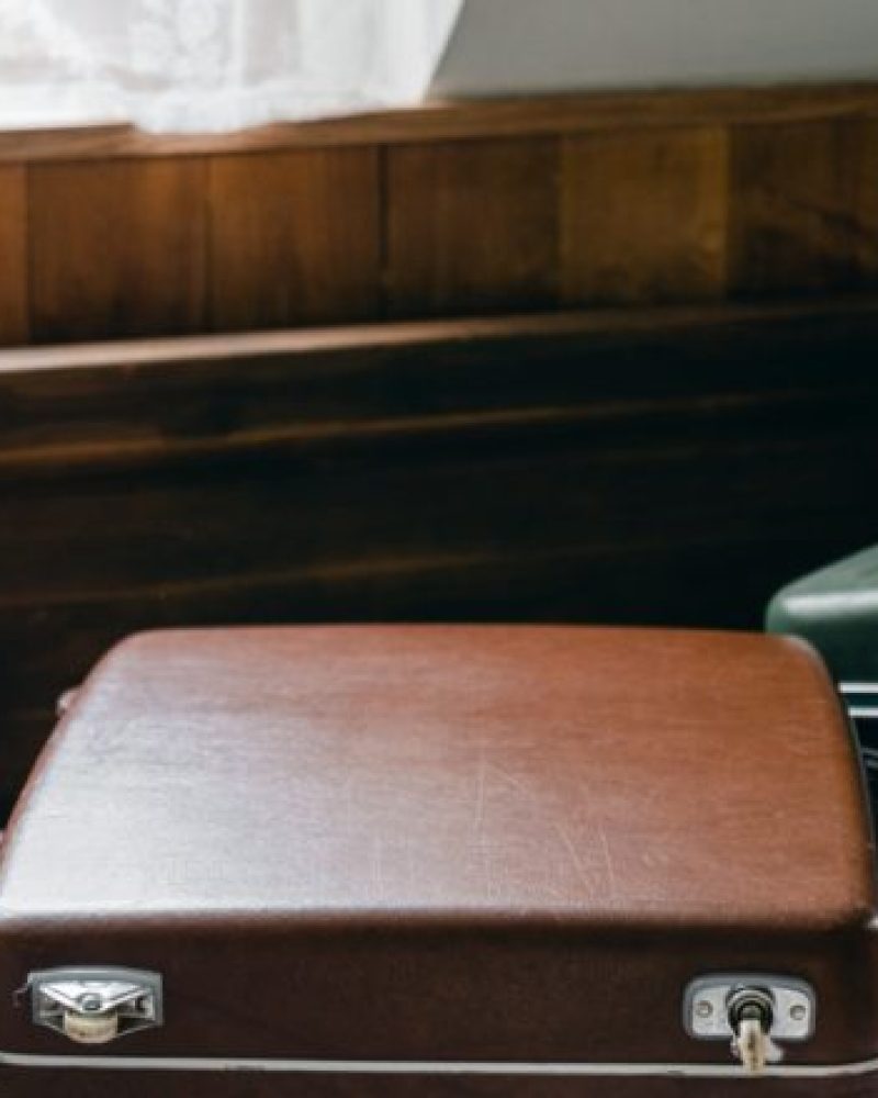 items-left-in-hotel-rooms-585x439