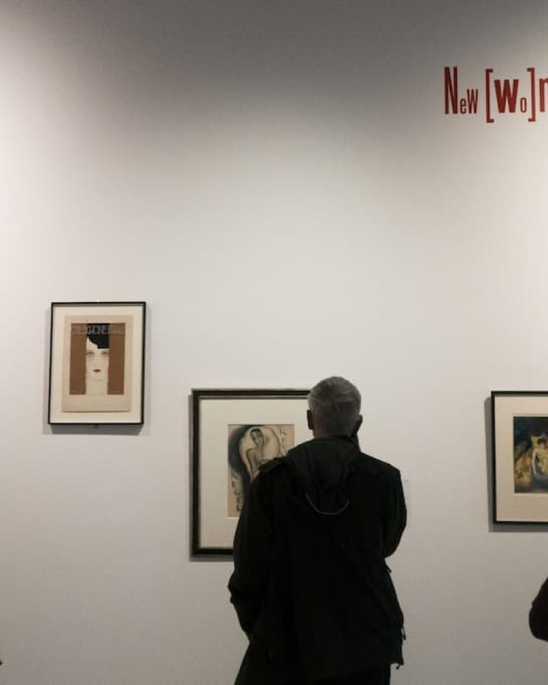 people-in-museum-brussels